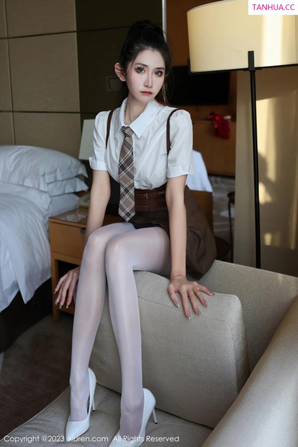 林依娜  [XiuRen]高清写真图 2023.03.27 No.6478 依娜Yina 丝袜美腿第14张图片